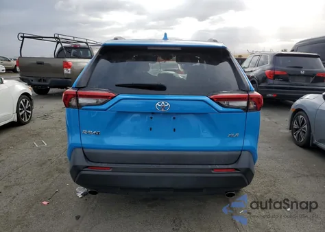 2021 Toyota Rav4 Xle z USA, uszkodzony, nr VIN 2T3W1RFV7MW117655
